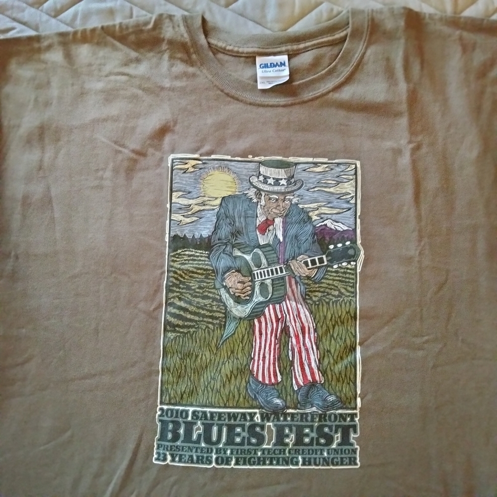 Gildan 100% Cotton 2XL brown short sleeve t-shirt
